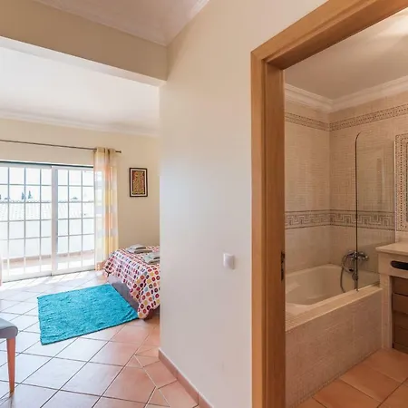 Lovelystay - Wonderful In Private Condominium With Pool Dom wakacyjny Albufeira