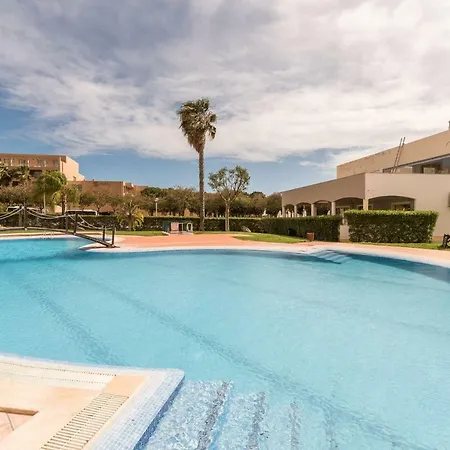 Lovelystay - Wonderful In Private Condominium With Pool