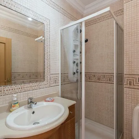 Lovelystay - Wonderful In Private Condominium With Pool