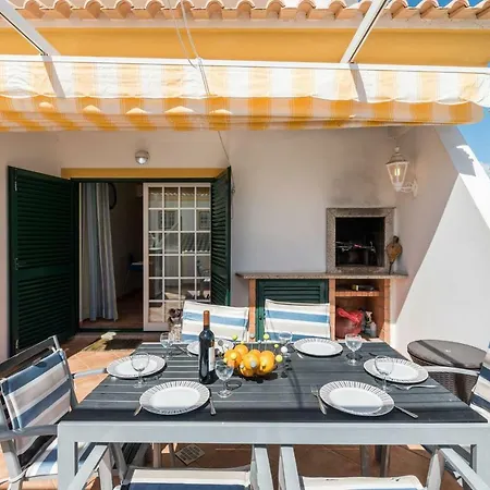 Lovelystay - Wonderful In Private Condominium With Pool Casa vacanze Albufeira