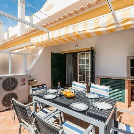 Lovelystay - Wonderful In Private Condominium With Pool *
