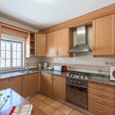 Lovelystay - Wonderful In Private Condominium With Pool